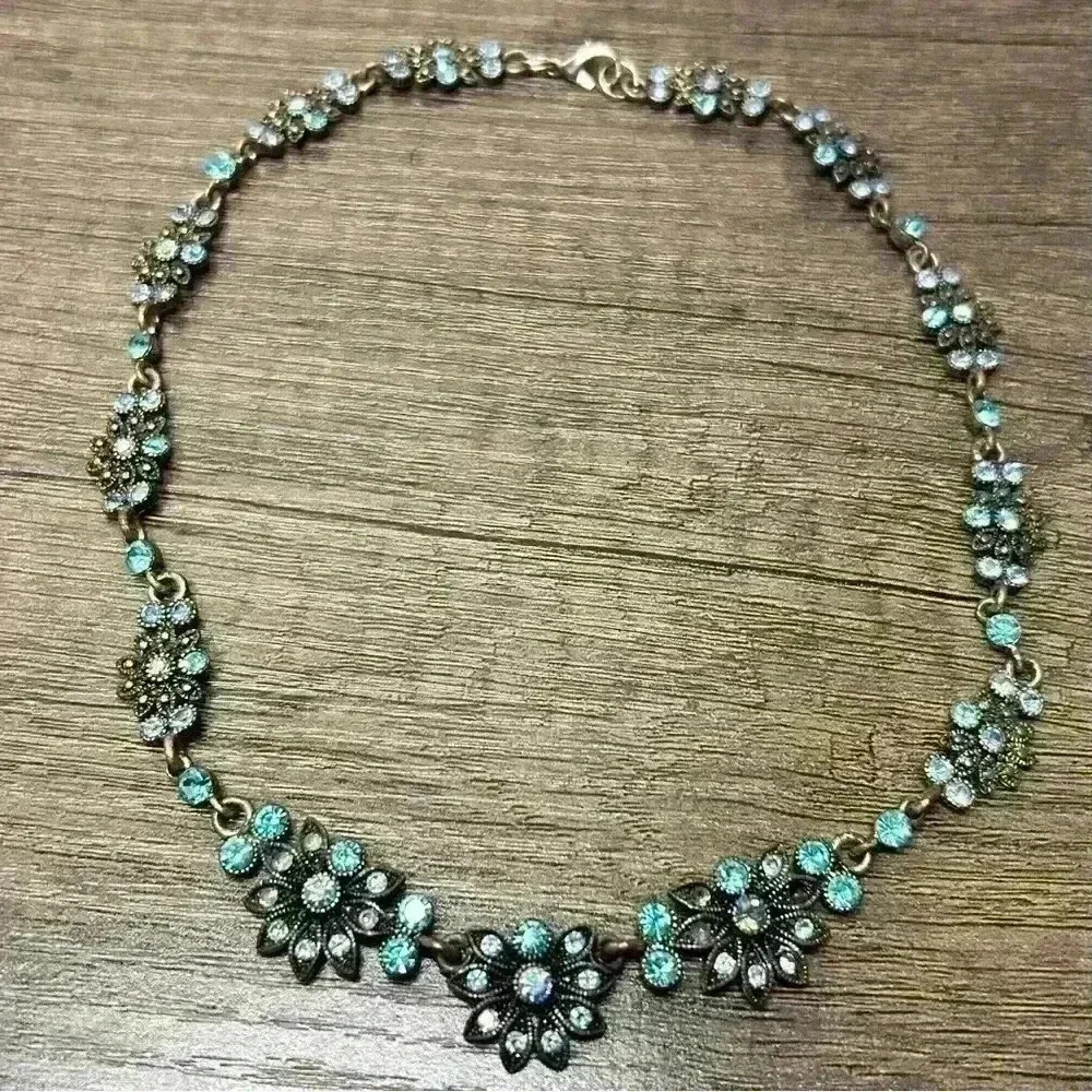 Vintage Floral Crystal Necklace - Picture 2 of 4